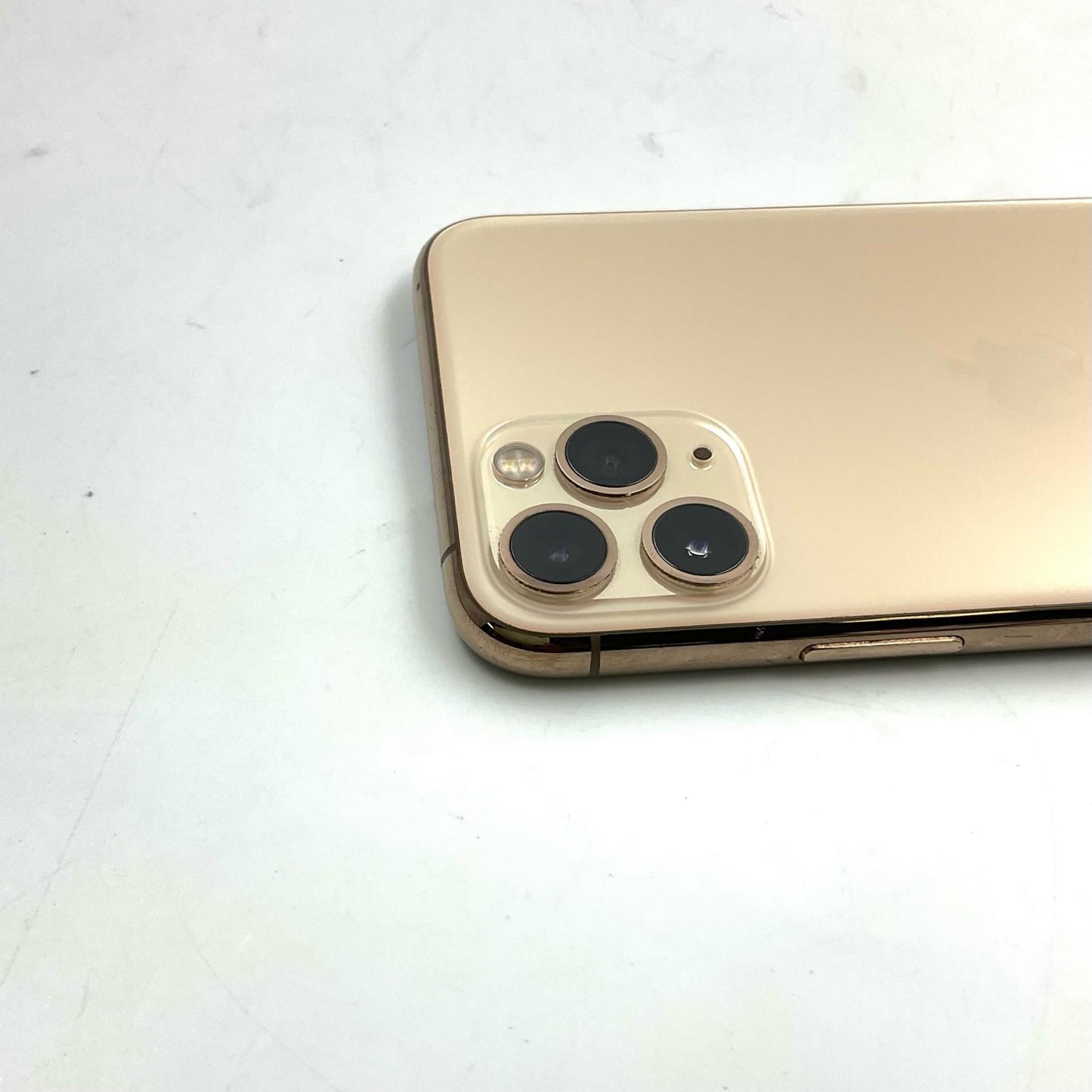 【全額返金保証】【最速発送】Apple iPhone iPhone 11 Pro 256GB ゴールド docomo 白ロム 動作確認済 79%
