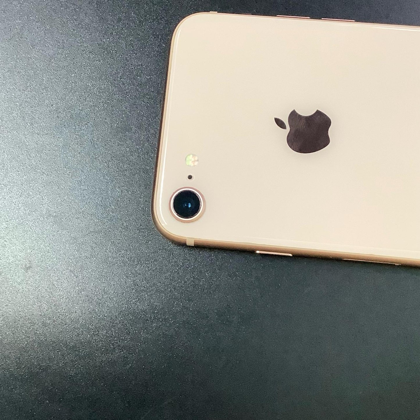 【最速発送】Apple iPhone iPhone 8 256GB ゴールド Softbank 白ロム【難有】