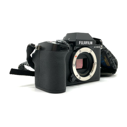 【全額返金保証】【最速発送】FUJIFILM デジタル一眼 FUJIFILM X-S10 ボディ ブラック 美品 動作確認済