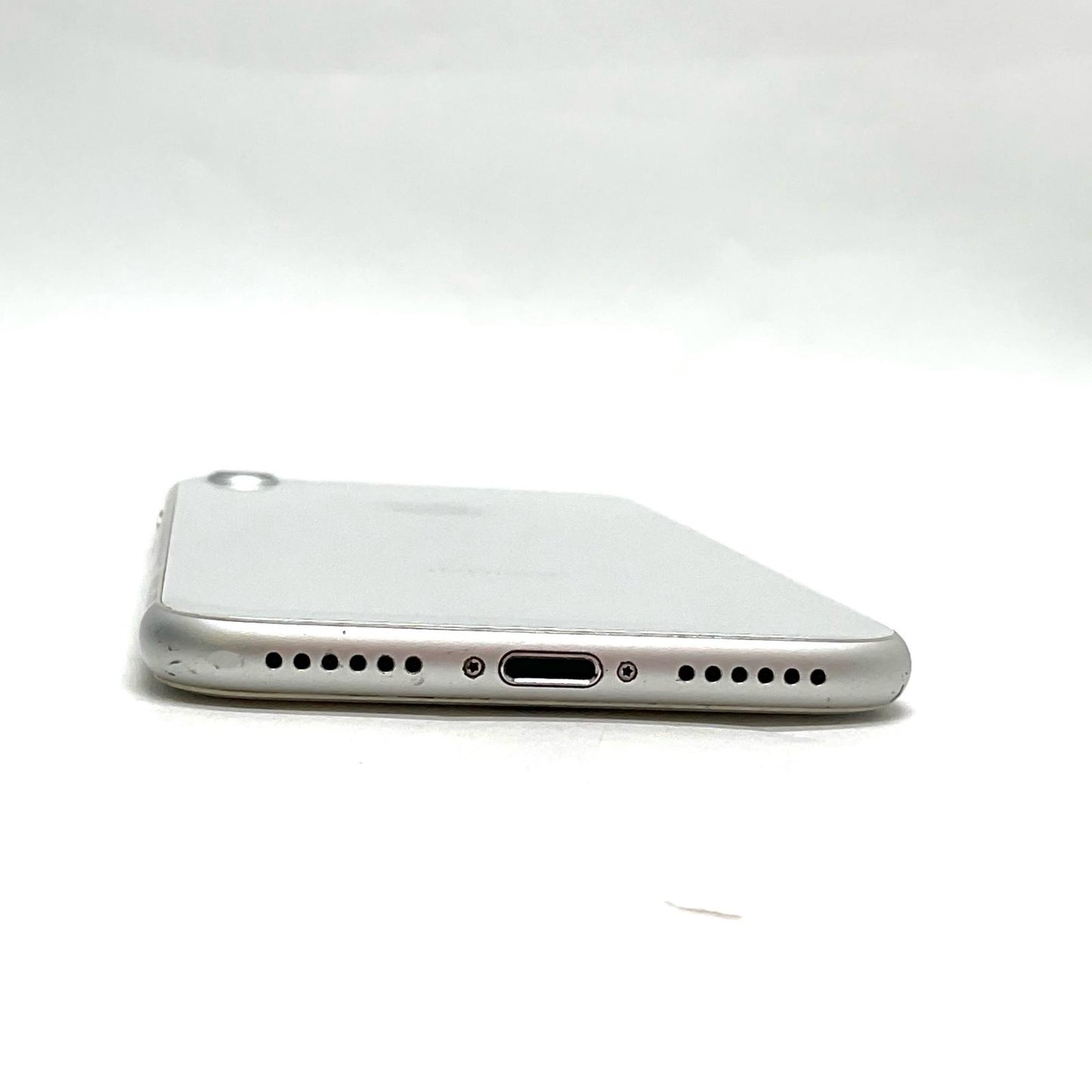 【最速発送】Apple iPhone iPhone 8 64GB シルバー docomo 白ロム【難有】 77%