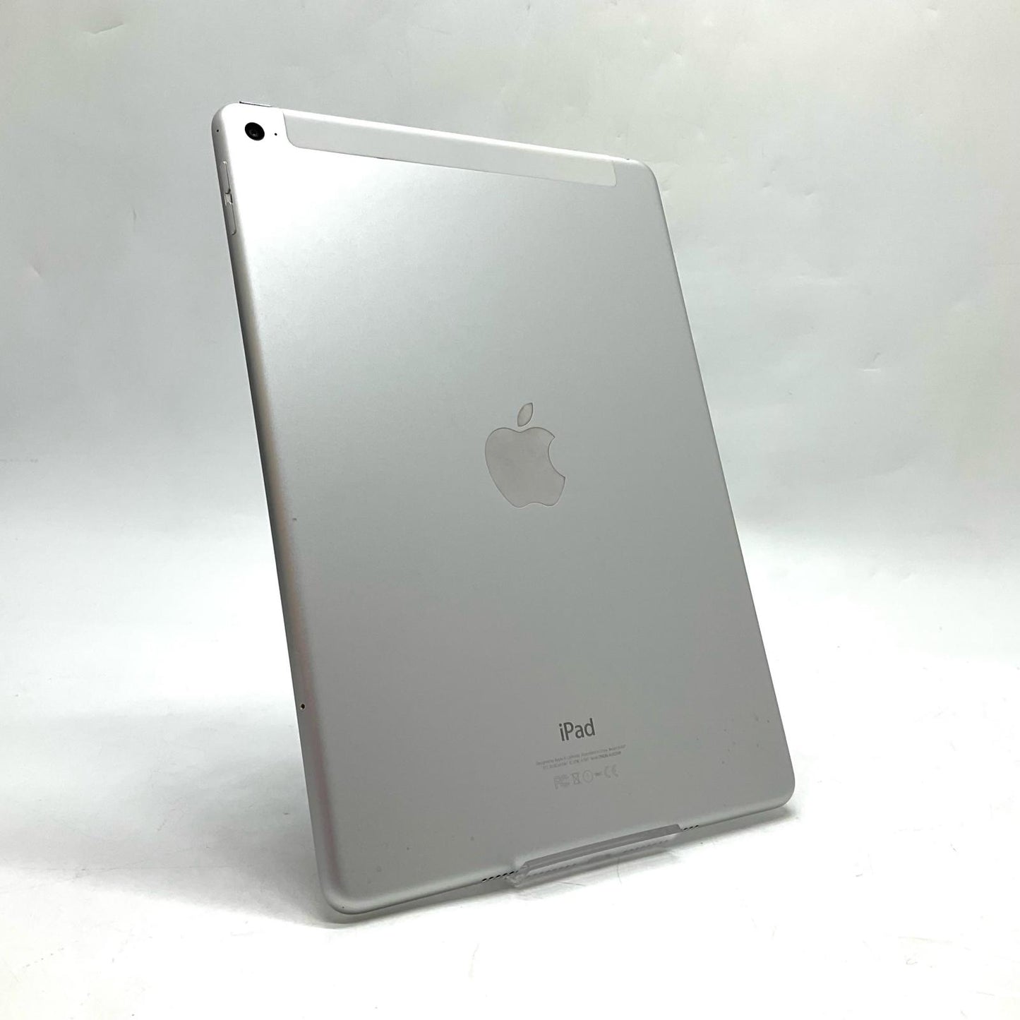 【全額返金保証】【最速発送】Apple iPad Air 9.7インチ 第2世代 16GB シルバー WiFi+Cellular au 白ロム 美品 動作確認済