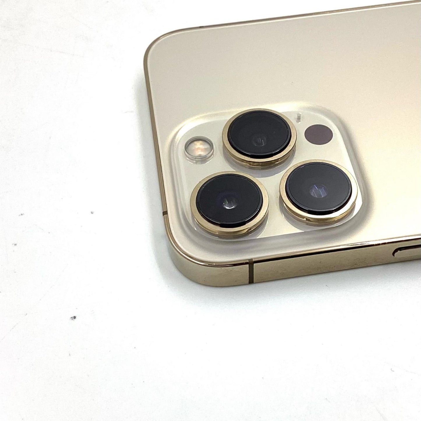 【全額返金保証】【最速発送】Apple iPhone iPhone 13 Pro 256GB ゴールド au 動作確認済 77%