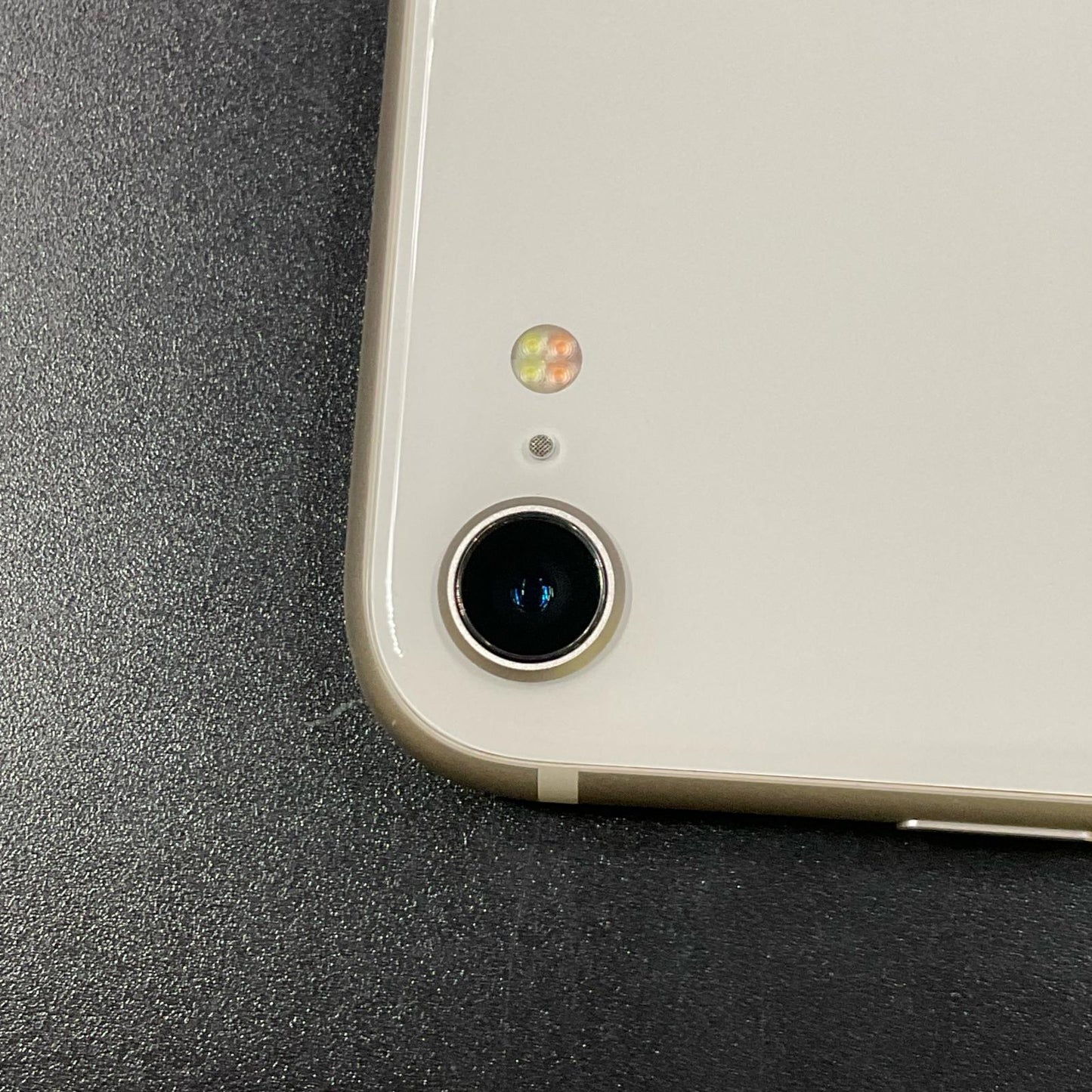 【全額返金保証】【最速発送】Apple iPhone iPhone SE（第3世代） 128GB スターライト Softbank 白ロム 動作確認済 84%