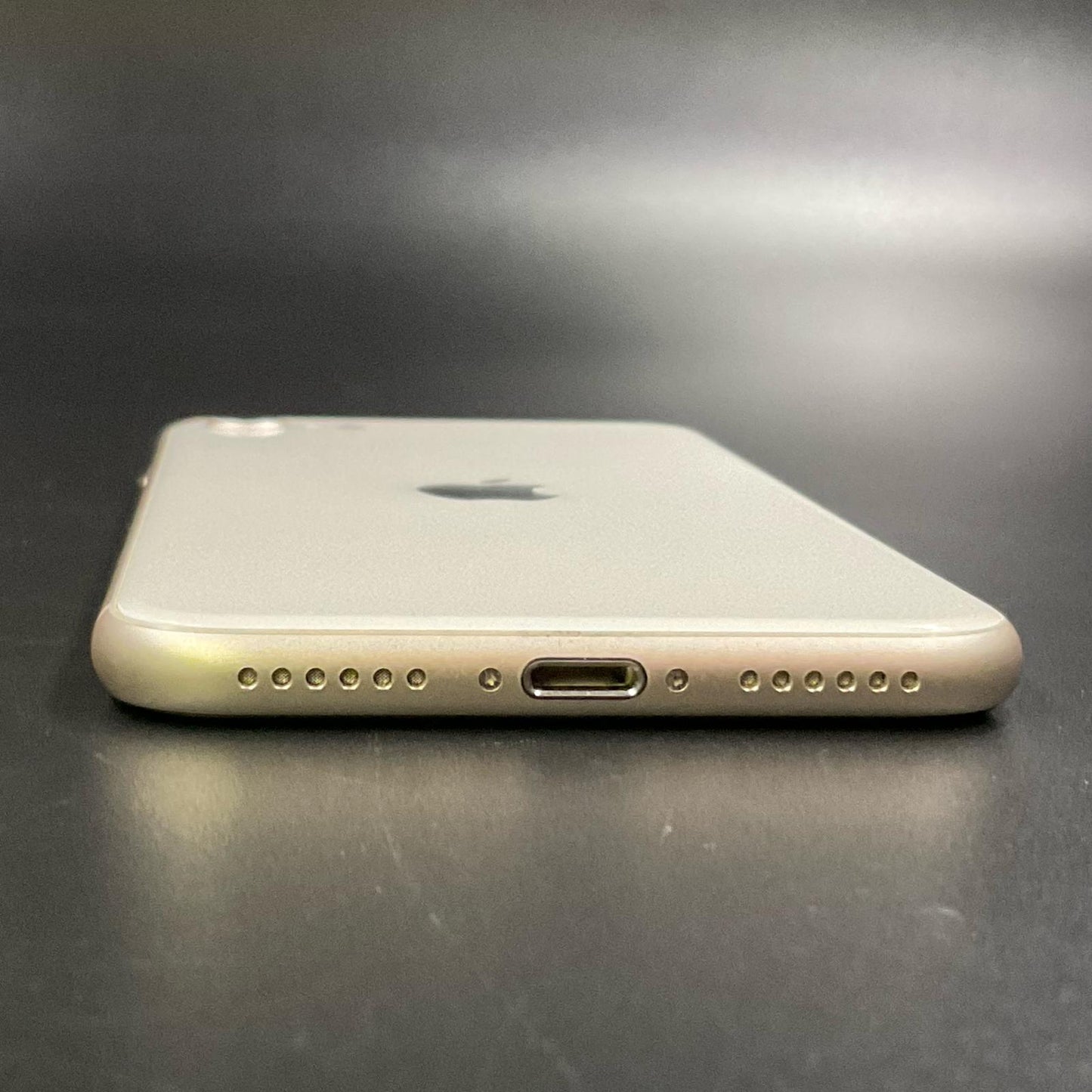 【全額返金保証】【最速発送】Apple iPhone iPhone SE（第3世代） 128GB スターライト Softbank 白ロム 動作確認済 84%