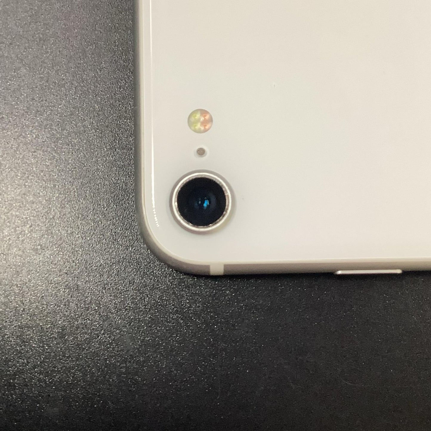 【最速発送】Apple iPhone iPhone SE（第2世代） 64GB ホワイト au SIMフリー 白ロム【難有】 82%
