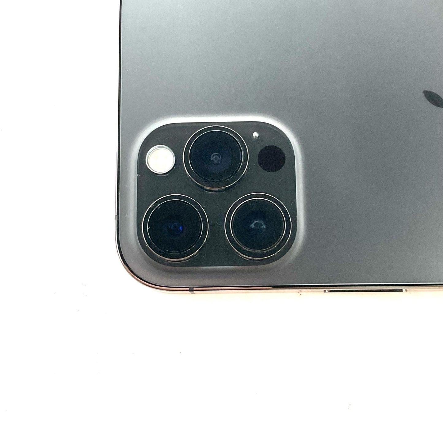 【全額返金保証】【最速発送】Apple iPhone iPhone 12 Pro Max 256GB グラファイト au 白ロム 美品 動作確認済 95%