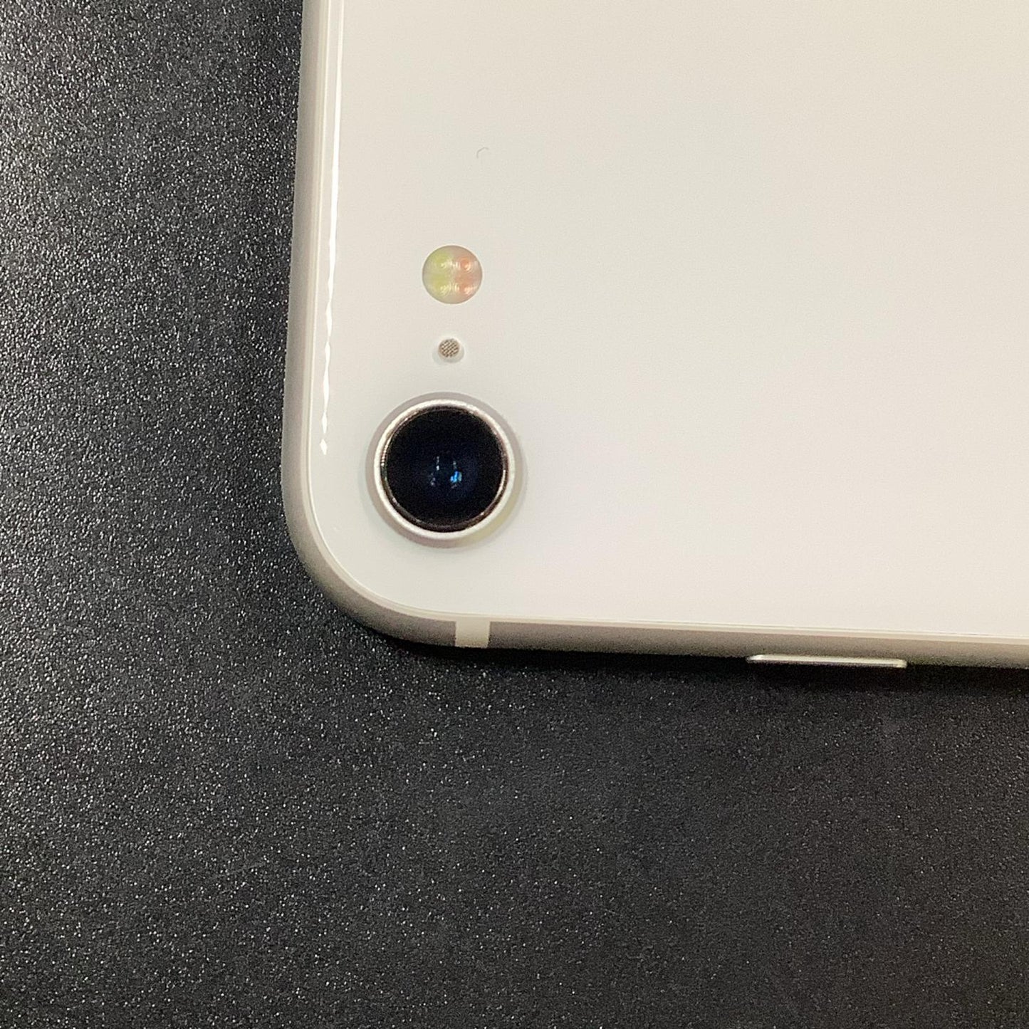 【全額返金保証】【最速発送】Apple iPhone iPhone SE（第2世代） 64GB ホワイト au SIMフリー 白ロム 美品 動作確認済 85%