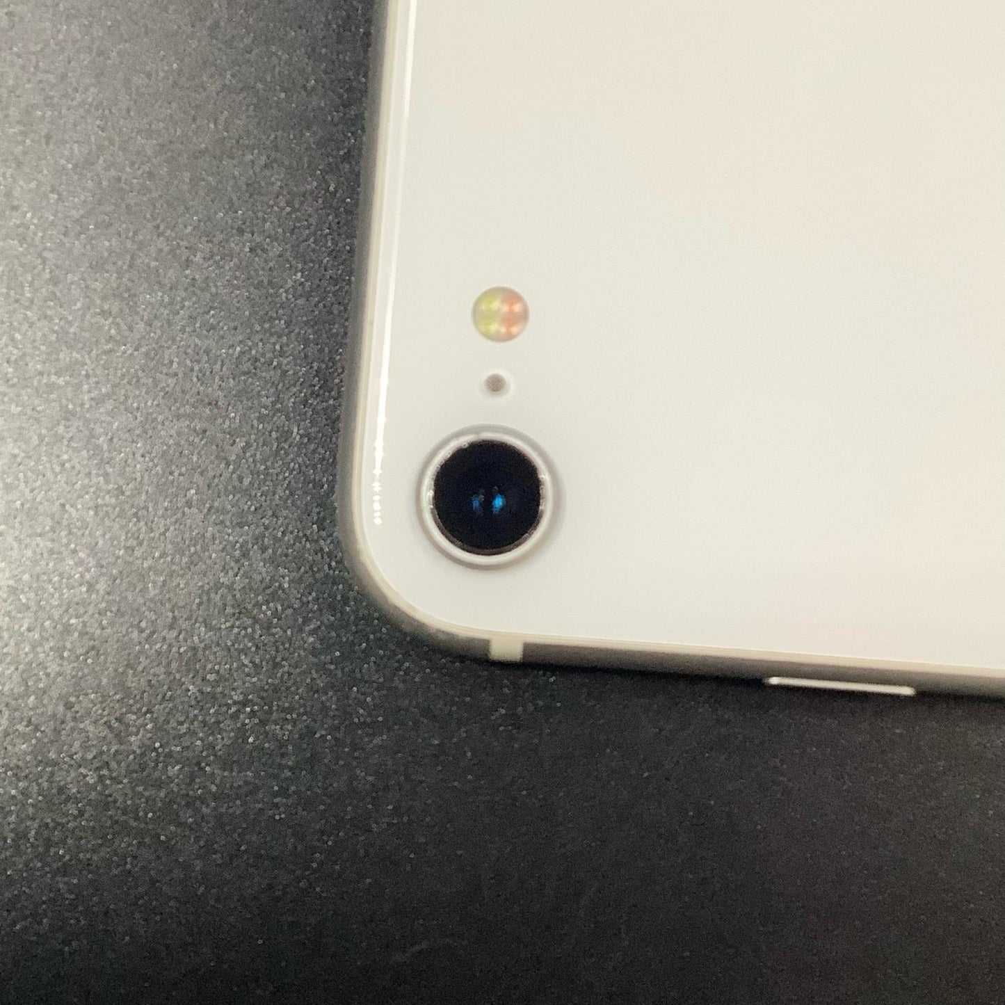 【全額返金保証】【最速発送】Apple iPhone iPhone SE（第2世代） 64GB ホワイト au 白ロム 動作確認済 86%