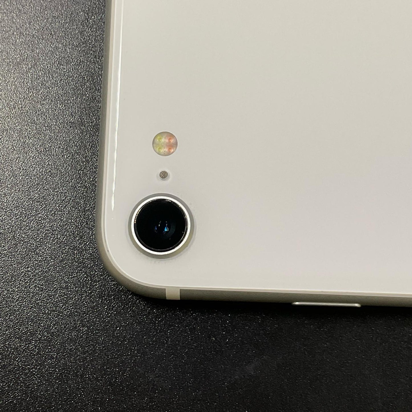 【最速発送】Apple iPhone iPhone SE（第2世代） 64GB ホワイト SIMフリー 白ロム【難有】 95%