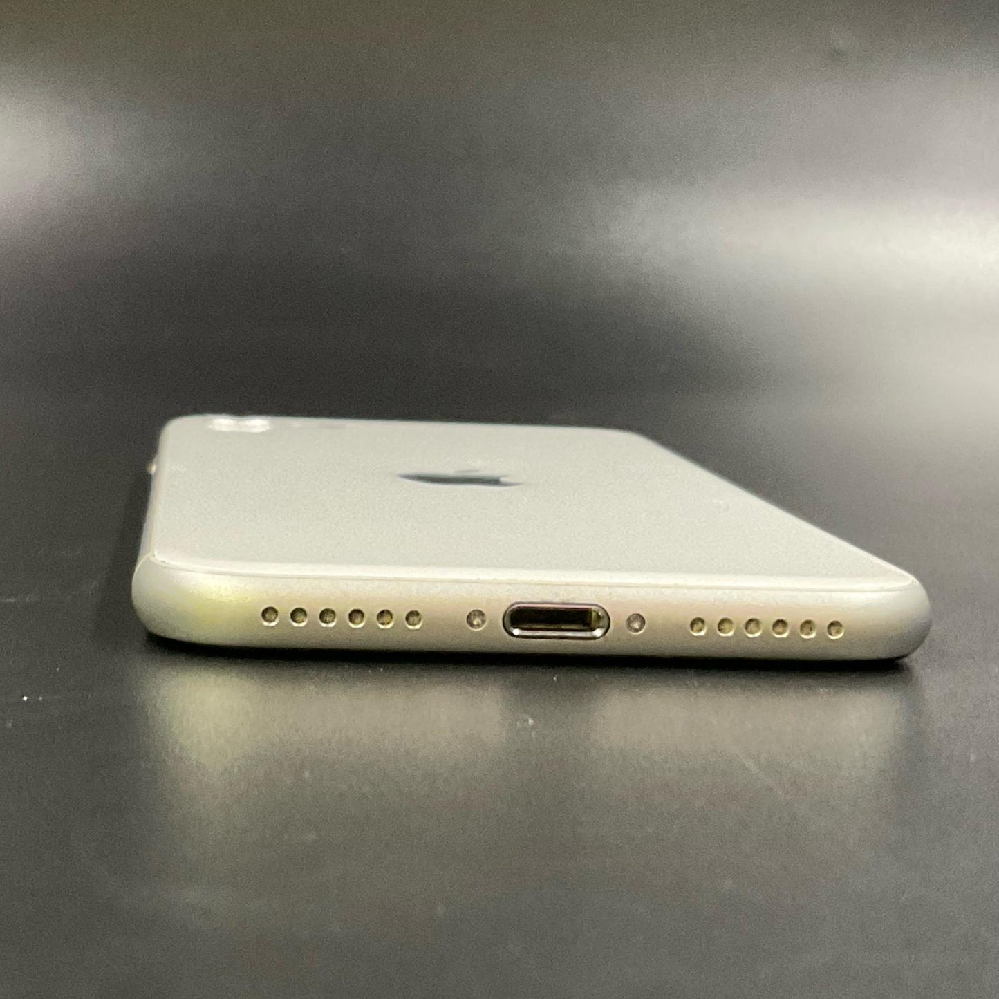 【最速発送】Apple iPhone iPhone SE（第2世代） 64GB ホワイト SIMフリー 白ロム【難有】 95%