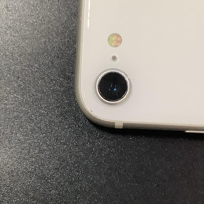 【全額返金保証】【最速発送】Apple iPhone iPhone SE（第2世代） 64GB ホワイト au 白ロム 動作確認済 86%