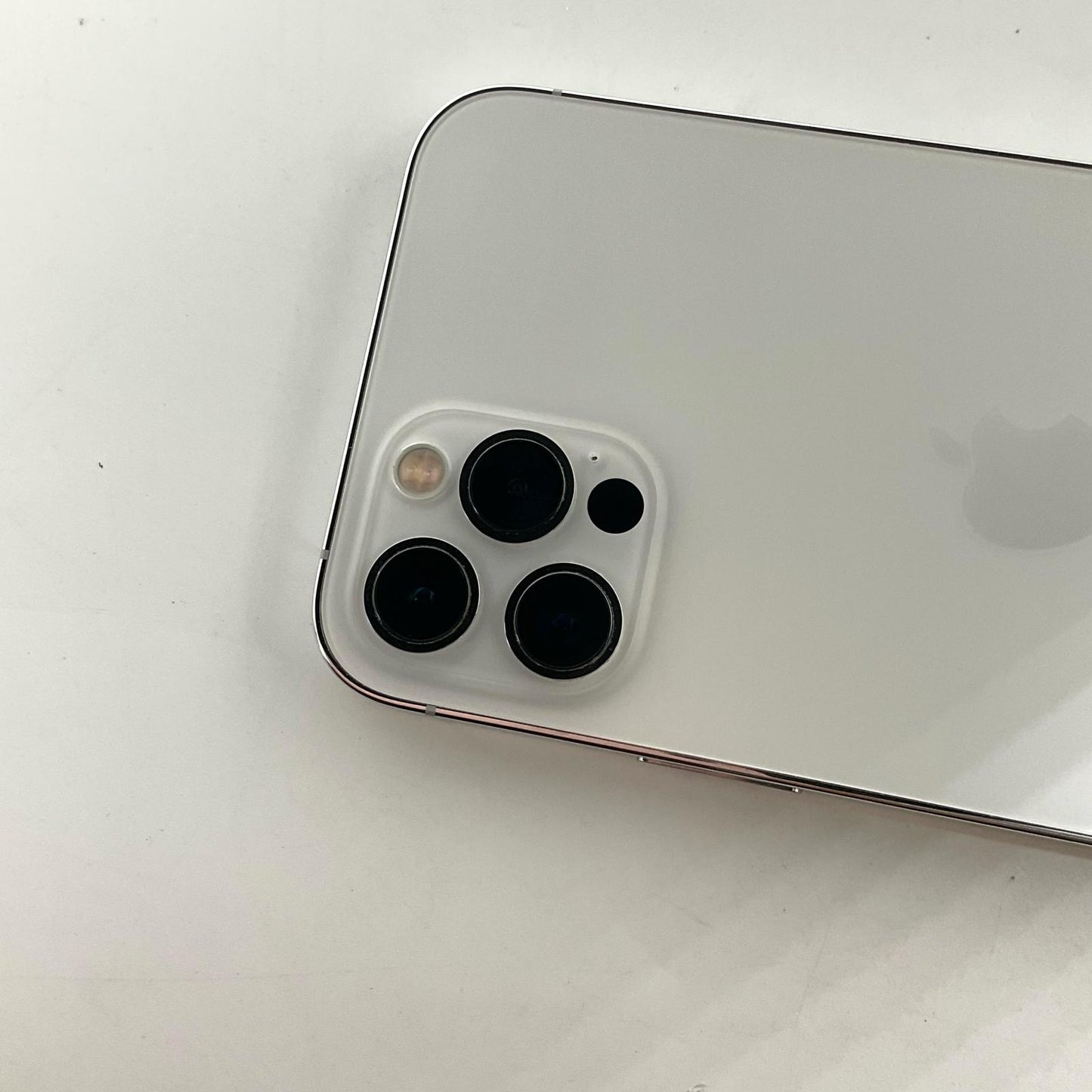 【全額返金保証】【最速発送】Apple iPhone iPhone 12 Pro 128GB シルバー Softbank SIMフリー 白ロム 動作確認済 77%