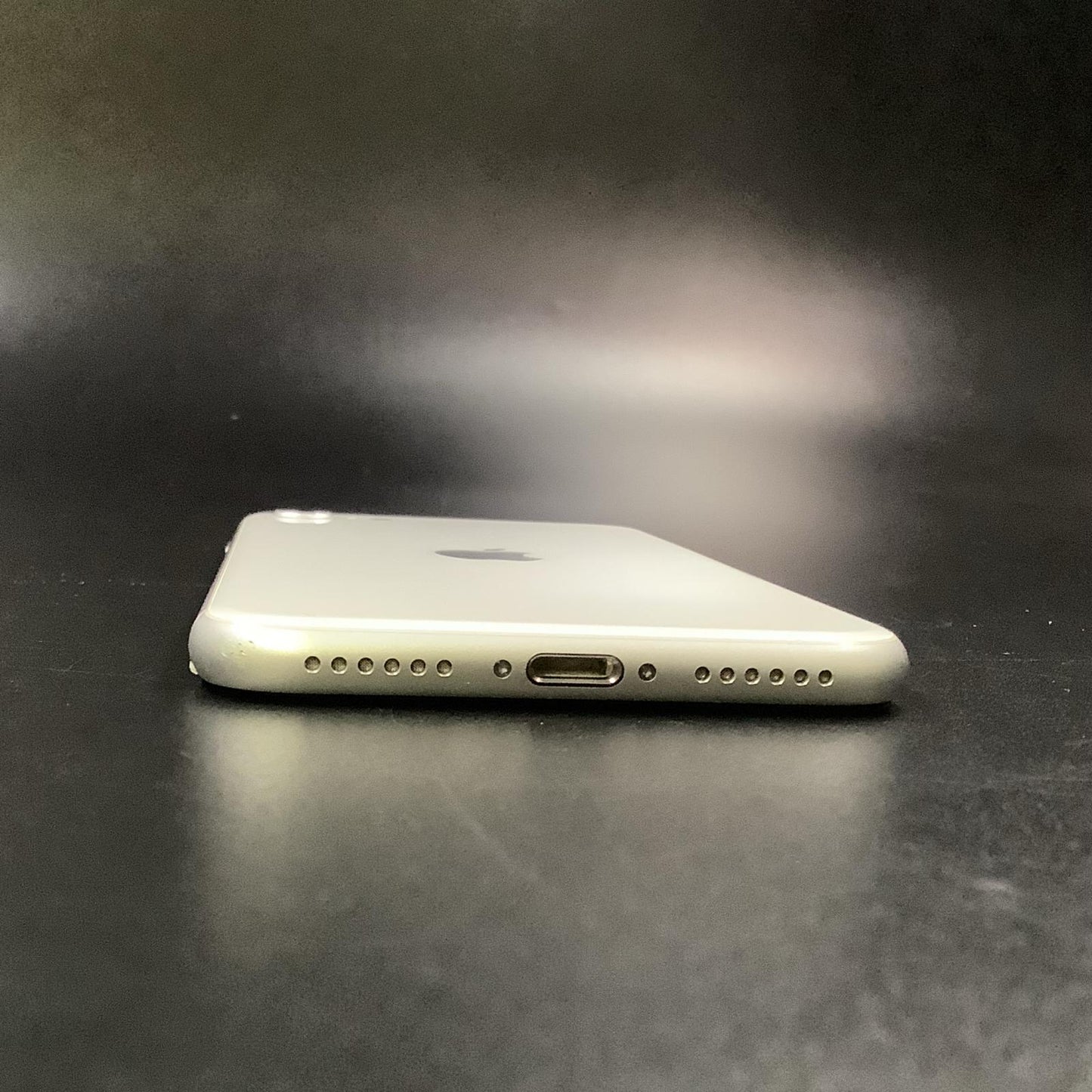 【最速発送】Apple iPhone iPhone SE（第2世代） 64GB ホワイト au SIMフリー 白ロム【難有】 92%