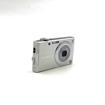 【全額返金保証】【最速発送】Panasonic コンパクトデジタルカメラ LUMIX DMC-FH5-S [シルバー] 動作確認済
