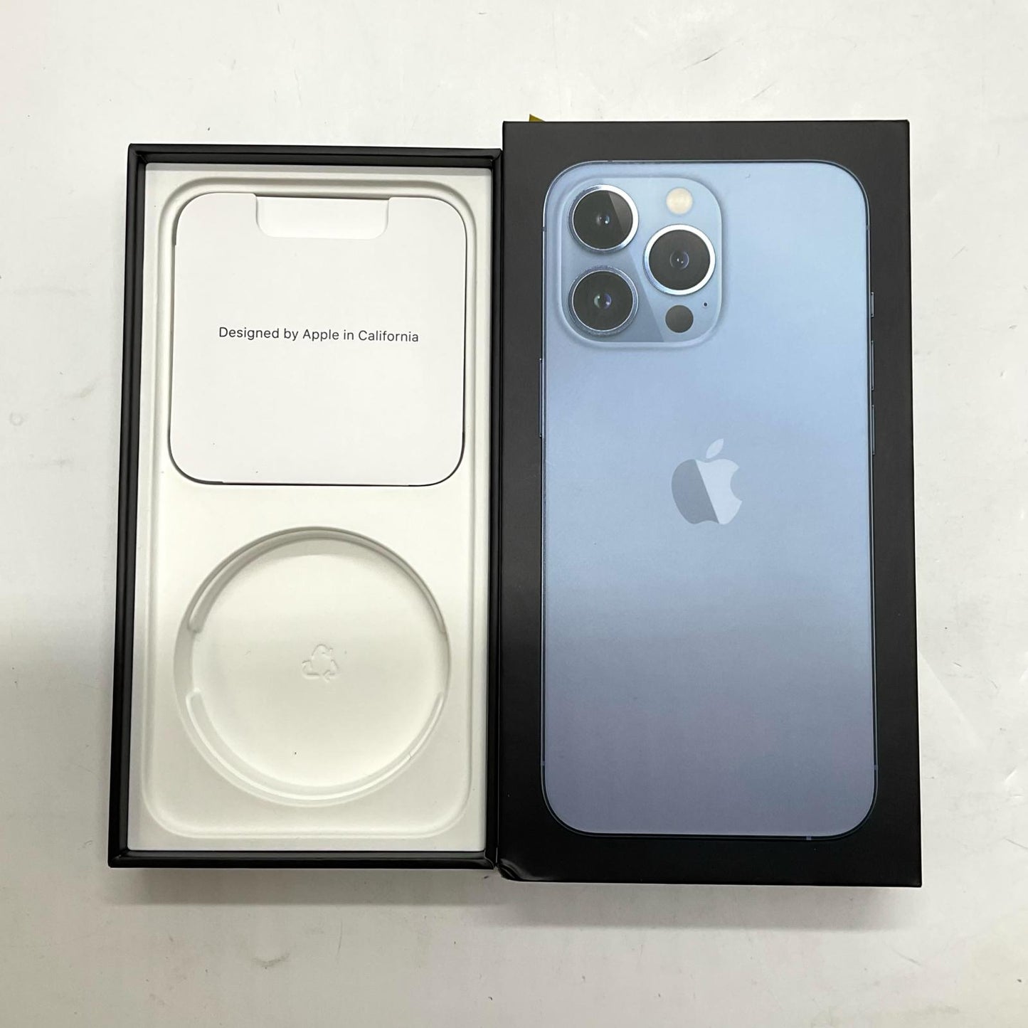 【最速発送】Apple iPhone iPhone 13 Pro 256GB シエラブルー au 白ロム【難有】 73%