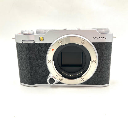 【全額返金保証】【最速発送】FUJIFILM デジタル一眼 X-M5 ボディ シルバー 美品 動作確認済