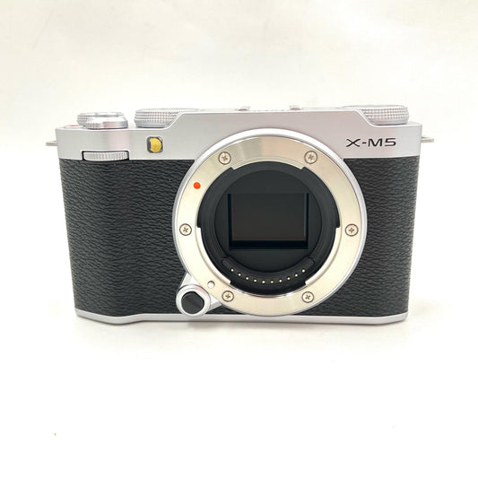 【全額返金保証】【最速発送】FUJIFILM デジタル一眼 X-M5 ボディ シルバー 美品 動作確認済
