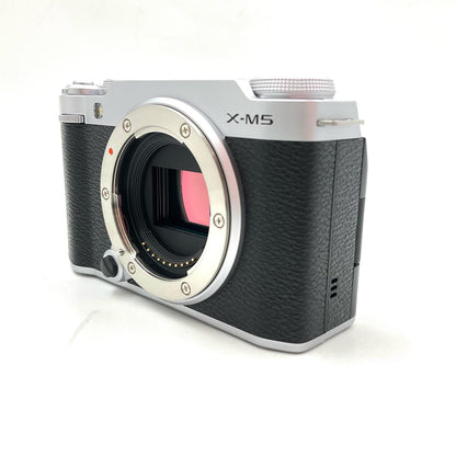 【全額返金保証】【最速発送】FUJIFILM デジタル一眼 X-M5 ボディ シルバー 美品 動作確認済