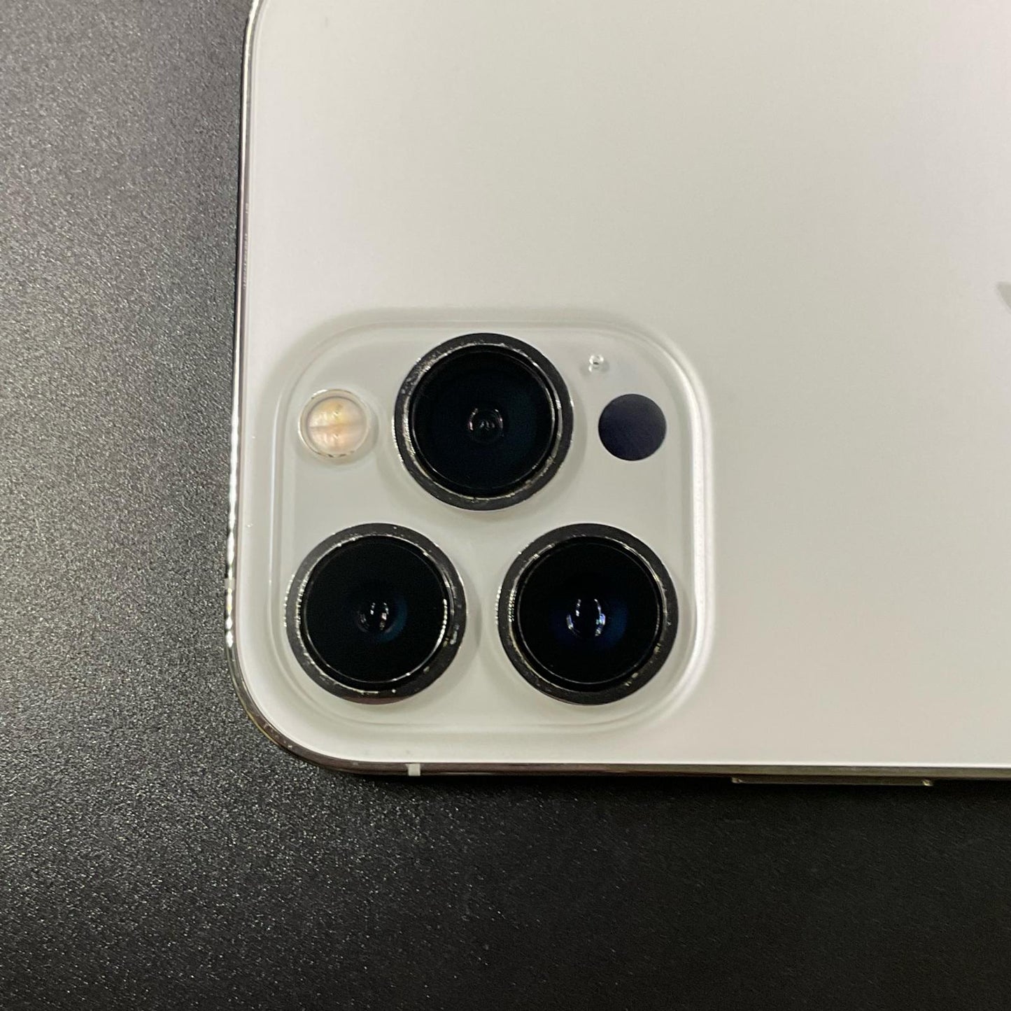 【全額返金保証】【最速発送】Apple iPhone iPhone 13 Pro Max 128GB シルバー docomo SIMフリー 白ロム 美品 動作確認済 80%