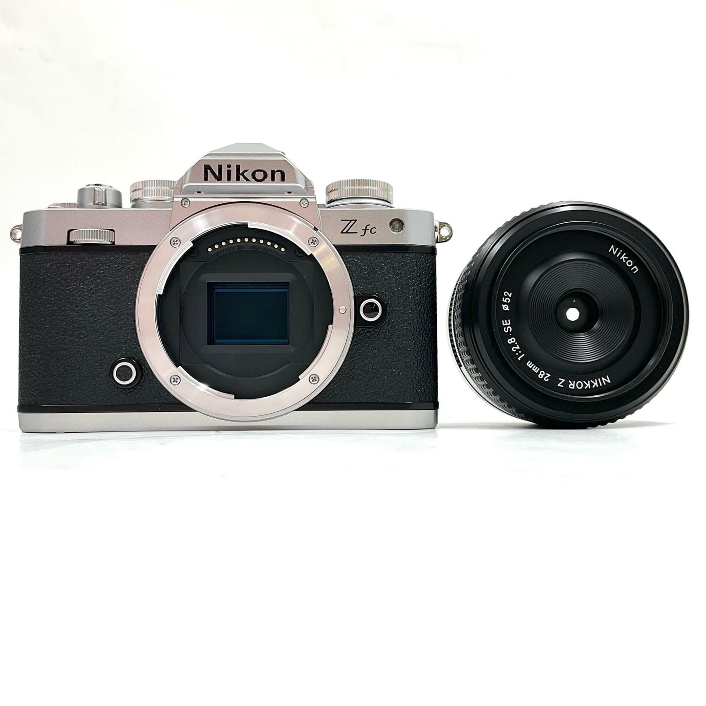 【全額返金保証】【最速発送】Nikon デジタル一眼 Z fc 28mm f/2.8 Special Edition キット シルバー 美品 動作確認済