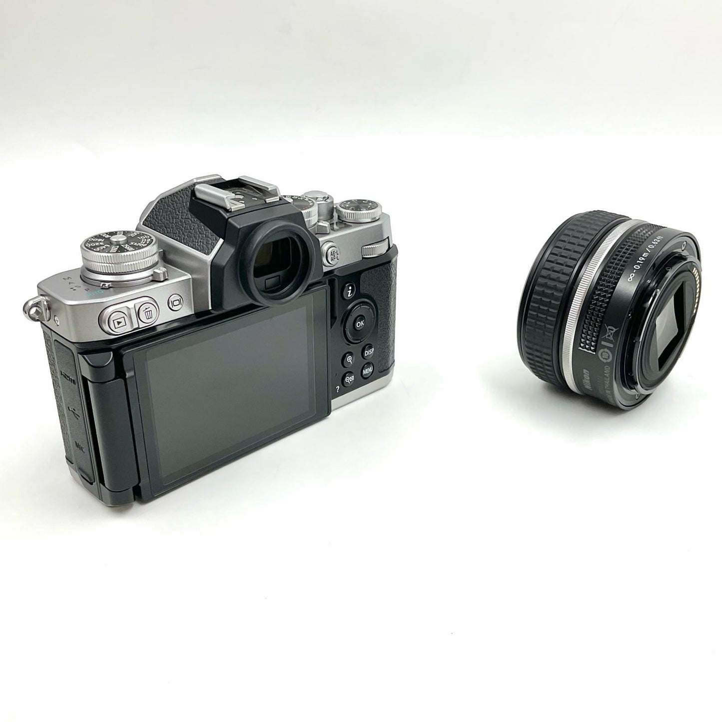 【全額返金保証】【最速発送】Nikon デジタル一眼 Z fc 28mm f/2.8 Special Edition キット シルバー 美品 動作確認済