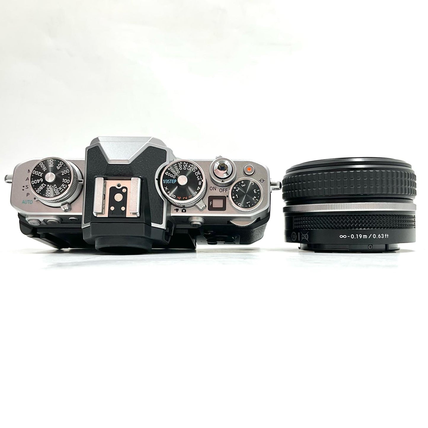【全額返金保証】【最速発送】Nikon デジタル一眼 Z fc 28mm f/2.8 Special Edition キット シルバー 美品 動作確認済