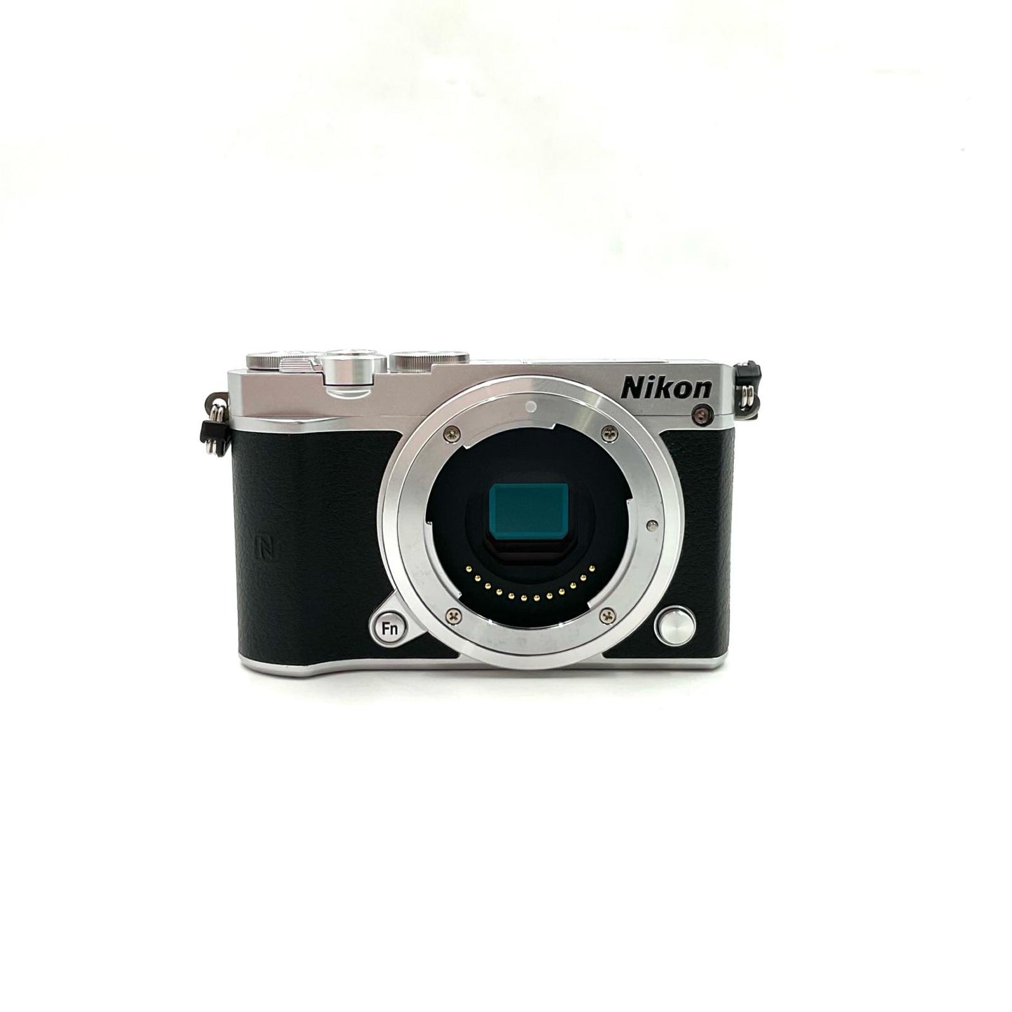 【全額返金保証】【最速発送】Nikon デジタル一眼 Nikon 1 J5 ボディ シルバー 動作確認済