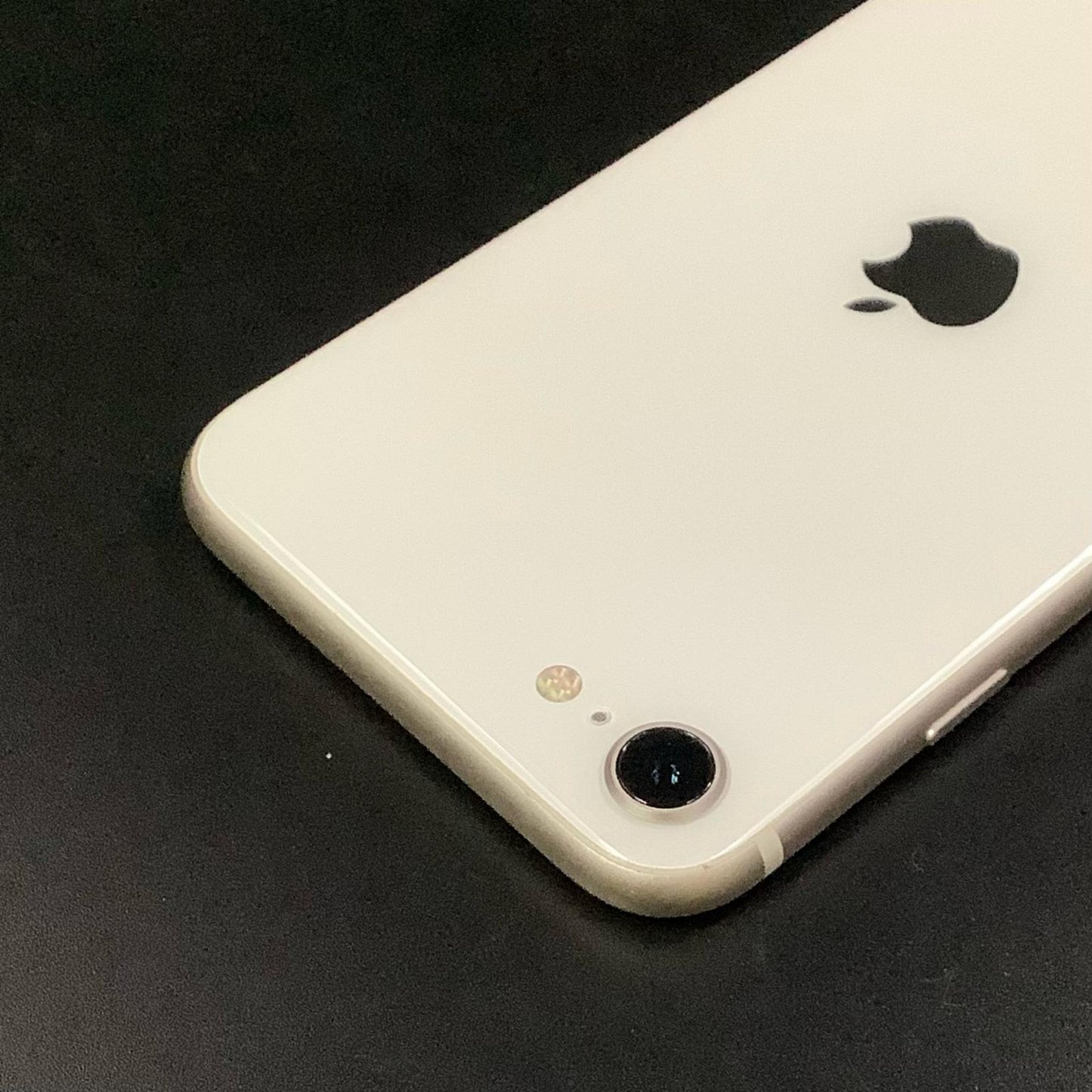 【全額返金保証】【最速発送】Apple iPhone iPhone SE（第3世代） 128GB スターライト au SIMフリー 白ロム 動作確認済 80%
