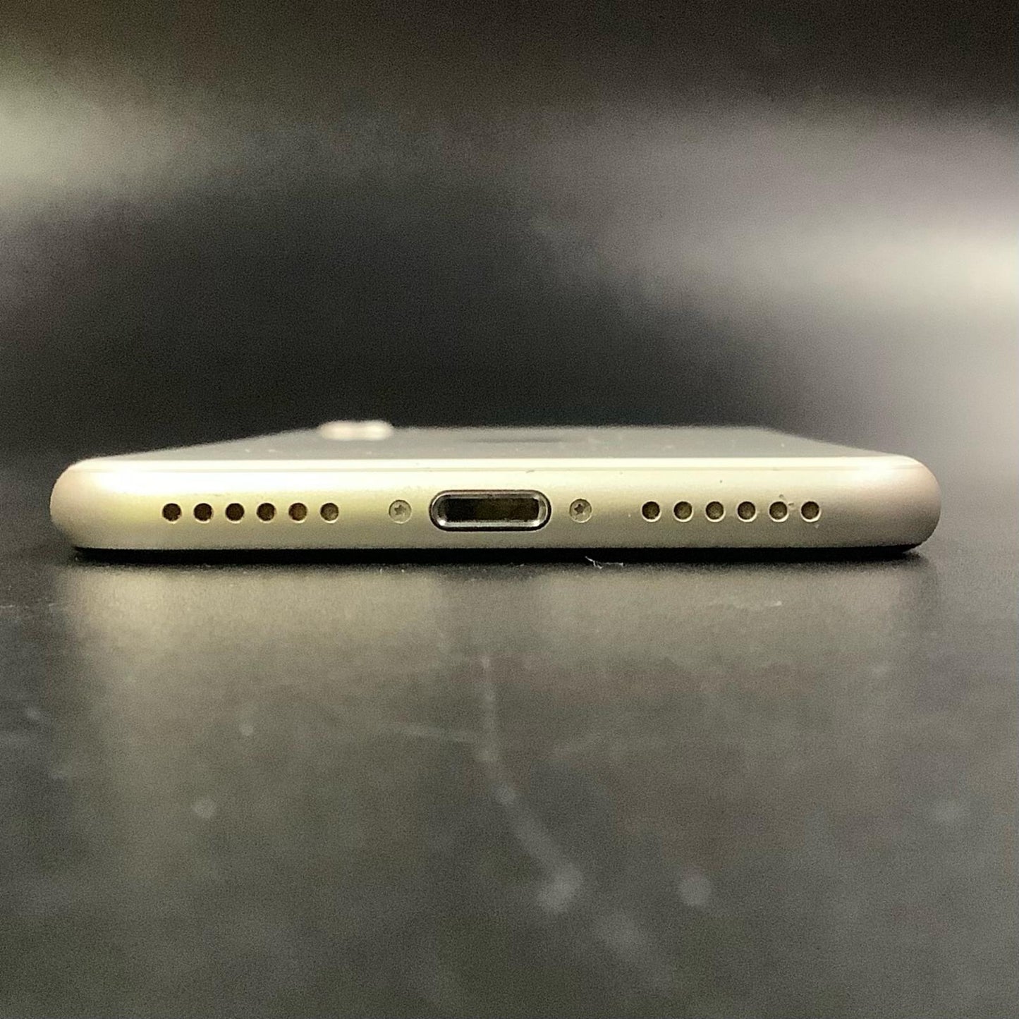 【全額返金保証】【最速発送】Apple iPhone iPhone SE（第3世代） 128GB スターライト au SIMフリー 白ロム 動作確認済 80%