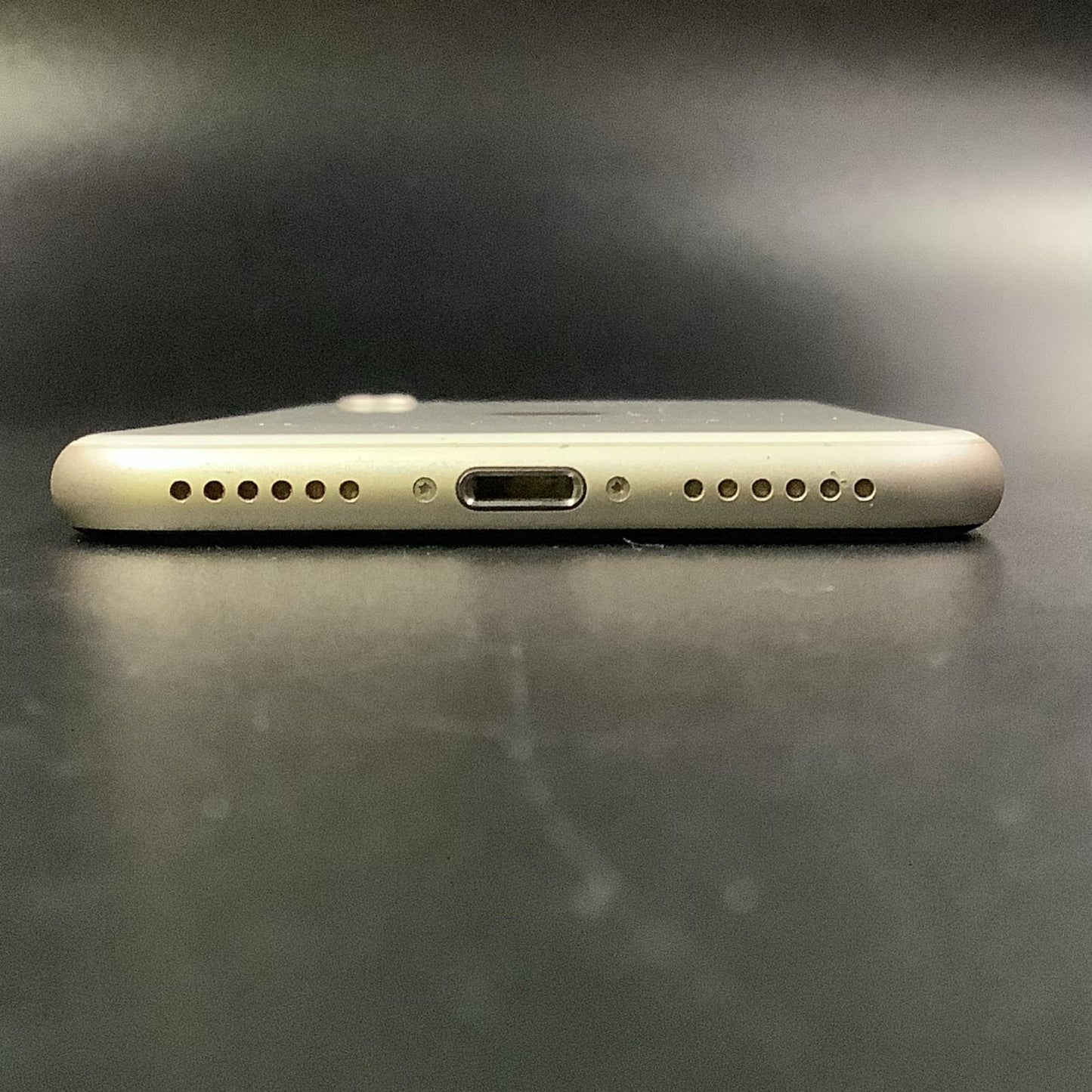【全額返金保証】【最速発送】Apple iPhone iPhone SE（第3世代） 128GB スターライト au SIMフリー 白ロム 動作確認済 80%