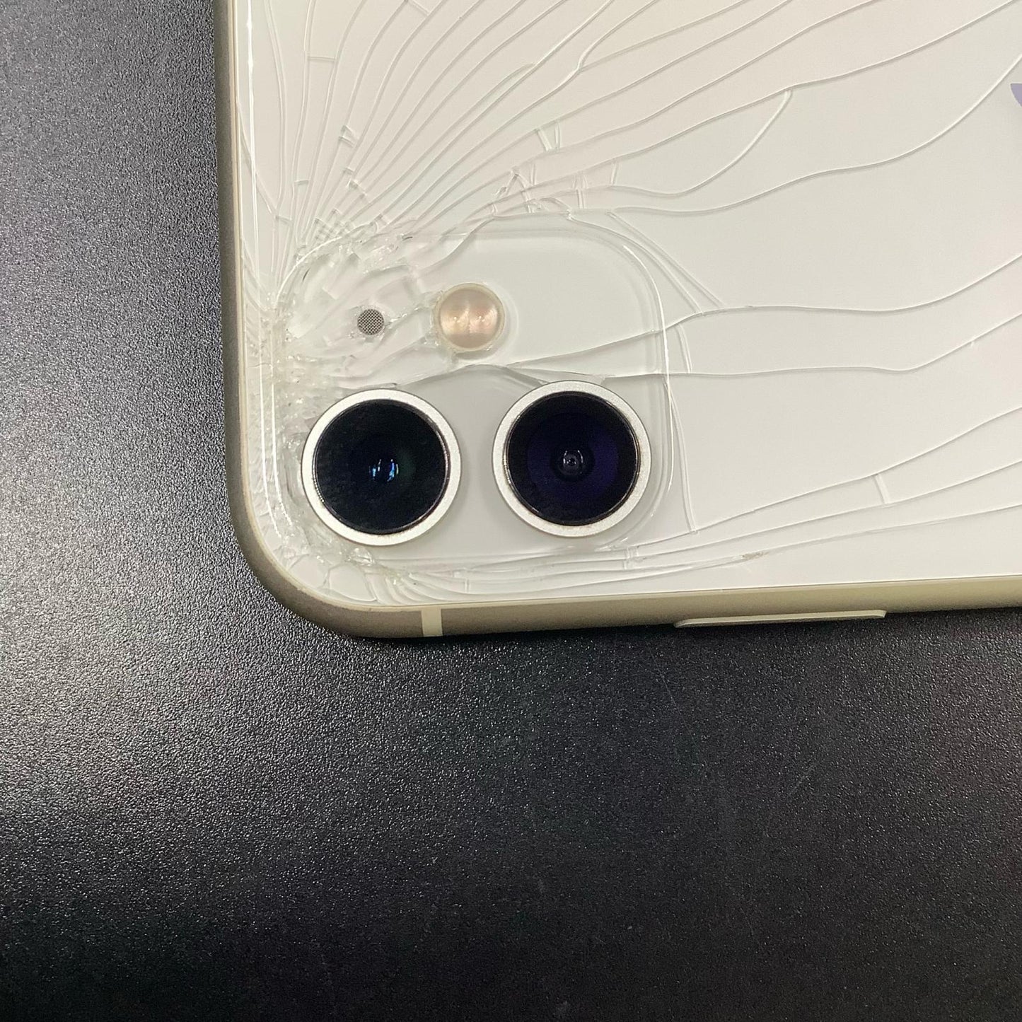 【最速発送】Apple iPhone iPhone 11 128GB ホワイト SIMフリー【難有】 82%