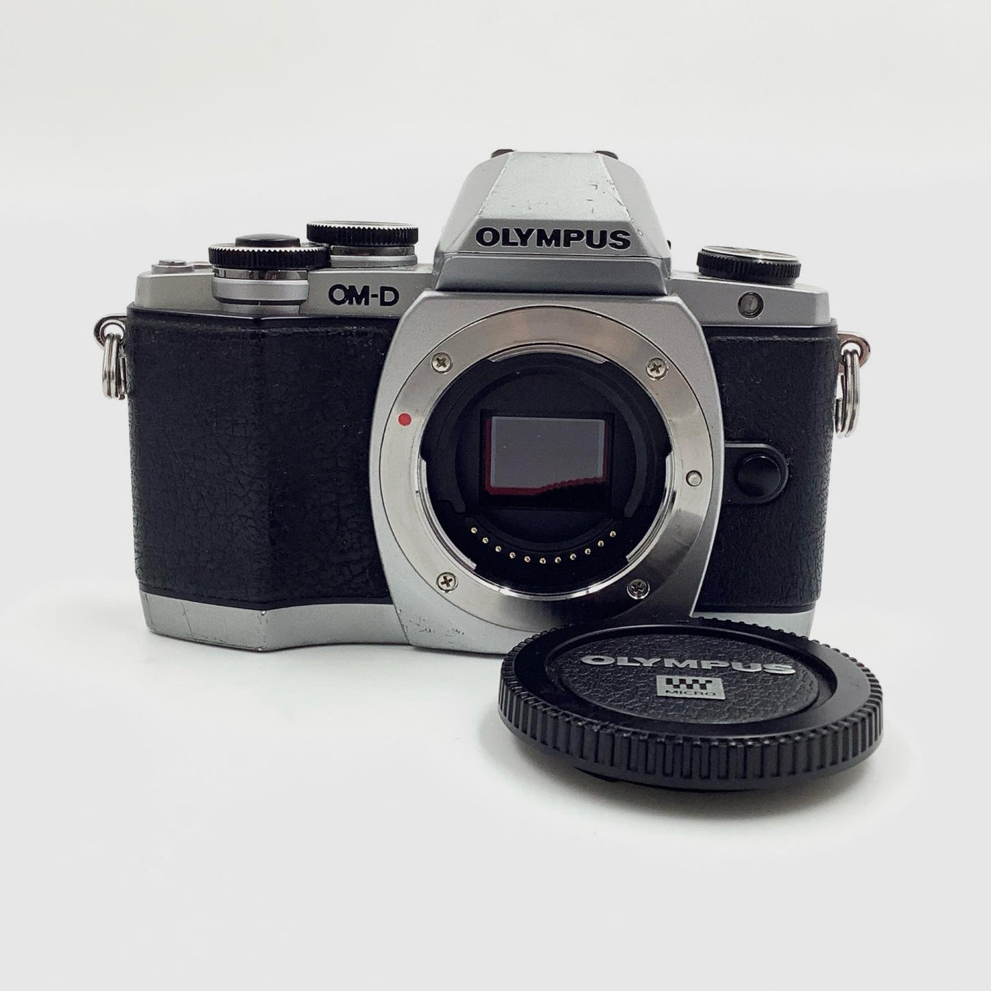 【最速発送】OLYMPUS デジタル一眼 OLYMPUS OM-D E-M10 ボディ [シルバー] シルバー【難有】