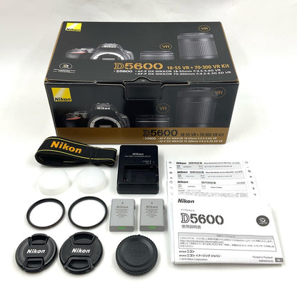 【全額返金保証】【最速発送】Nikon デジタル一眼 D5600 ダブルズームキット ブラック 美品 動作確認済