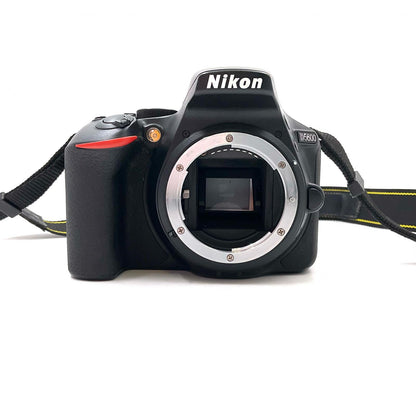 【全額返金保証】【最速発送】Nikon デジタル一眼 D5600 ボディ ブラック 美品 動作確認済