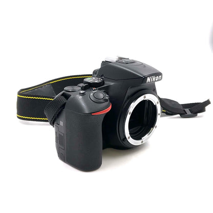 【全額返金保証】【最速発送】Nikon デジタル一眼 D5600 ボディ ブラック 美品 動作確認済
