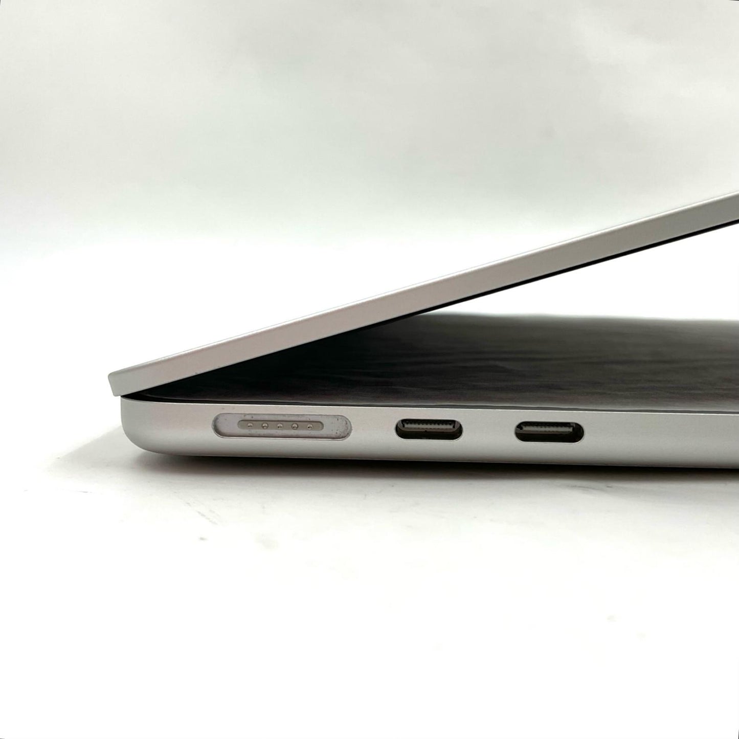 【全額返金保証】【最速発送】Apple MacBook Air 13.6インチ 2022 Apple M2 16GB 256GB シルバー 93.5% 美品 動作確認済