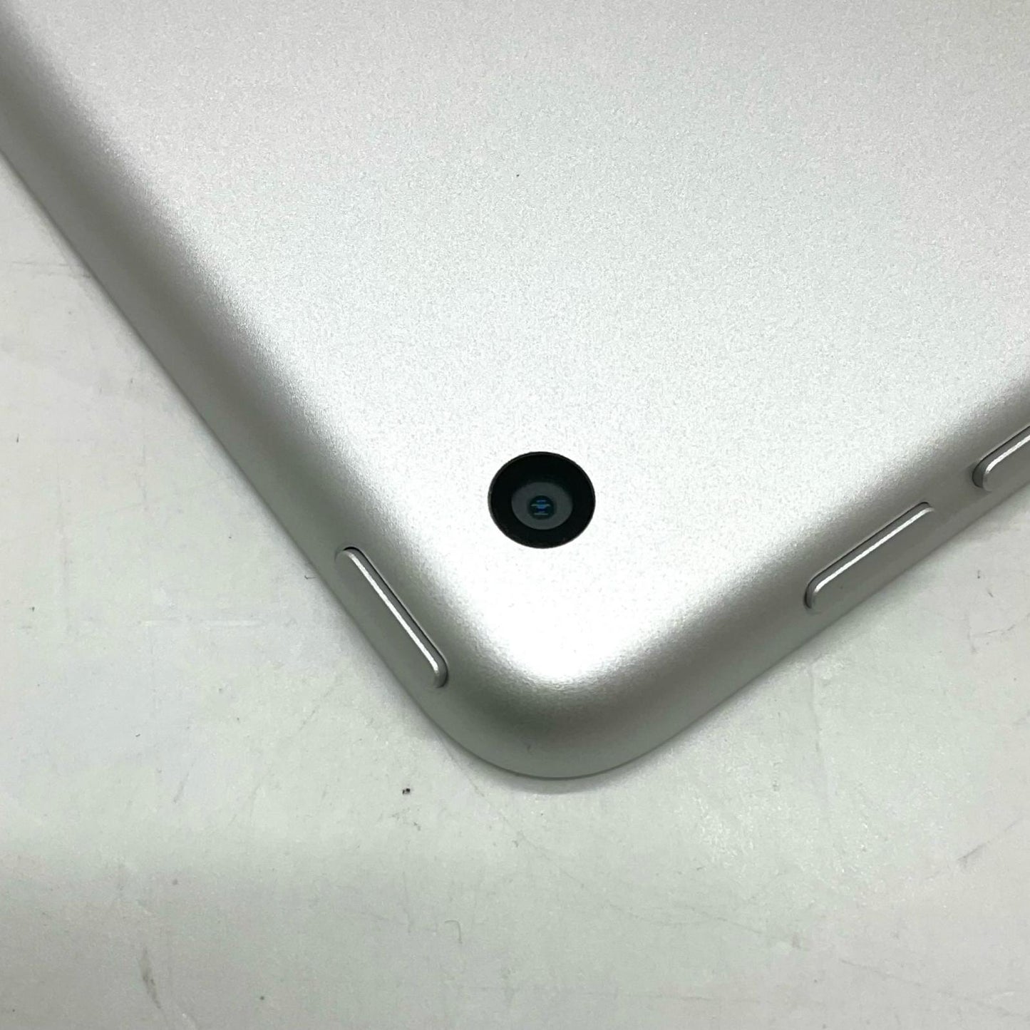 【全額返金保証】【最速発送】Apple iPad iPad 10.2インチ 第9世代 64GB シルバー Wi-Fi 動作確認済