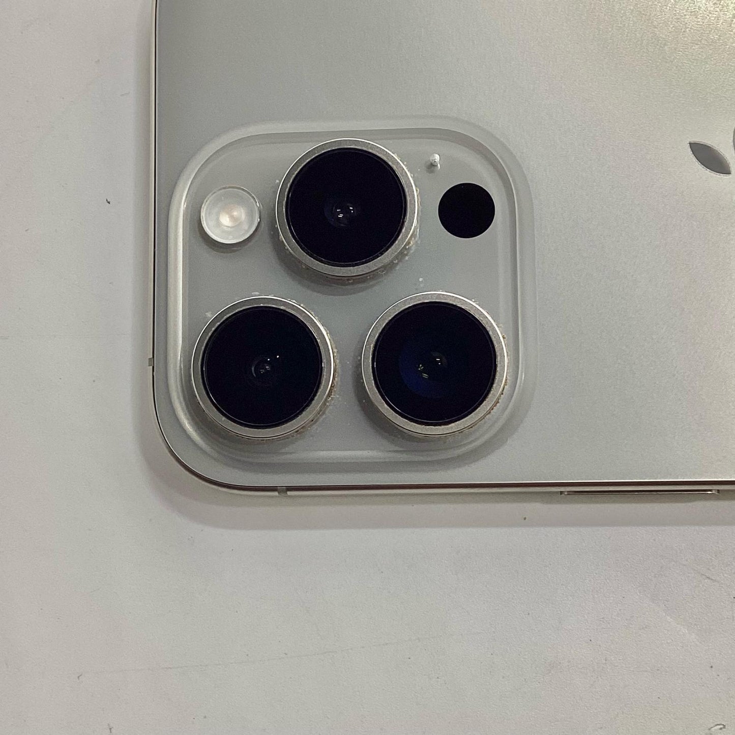 【全額返金保証】【最速発送】Apple iPhone iPhone 15 Pro 128GB ナチュラルチタニウム au SIMフリー 美品 動作確認済 84%