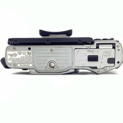 【全額返金保証】【最速発送】OLYMPUS デジタル一眼 OM-D E-M10 ボディ シルバー 動作確認済