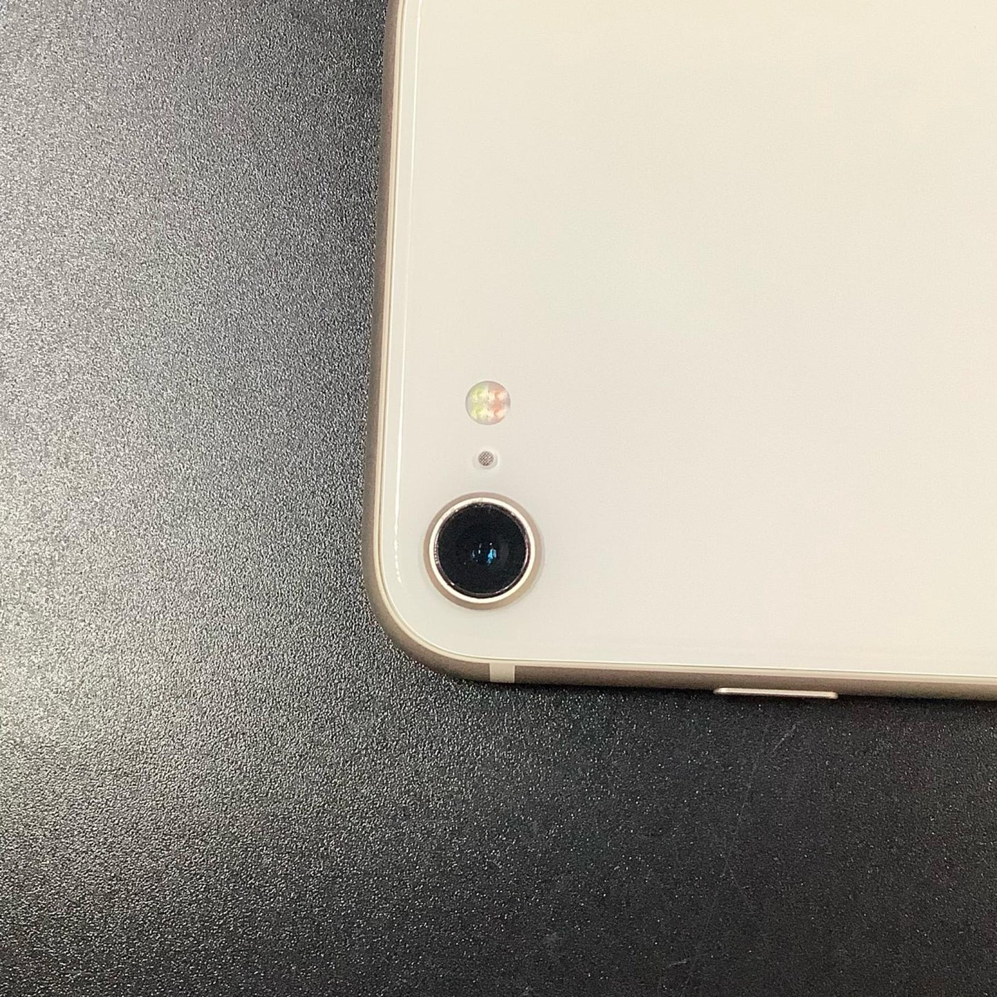 【全額返金保証】【最速発送】Apple iPhone iPhone SE（第3世代） 64GB スターライト Softbank SIMフリー 美品 動作確認済 84%