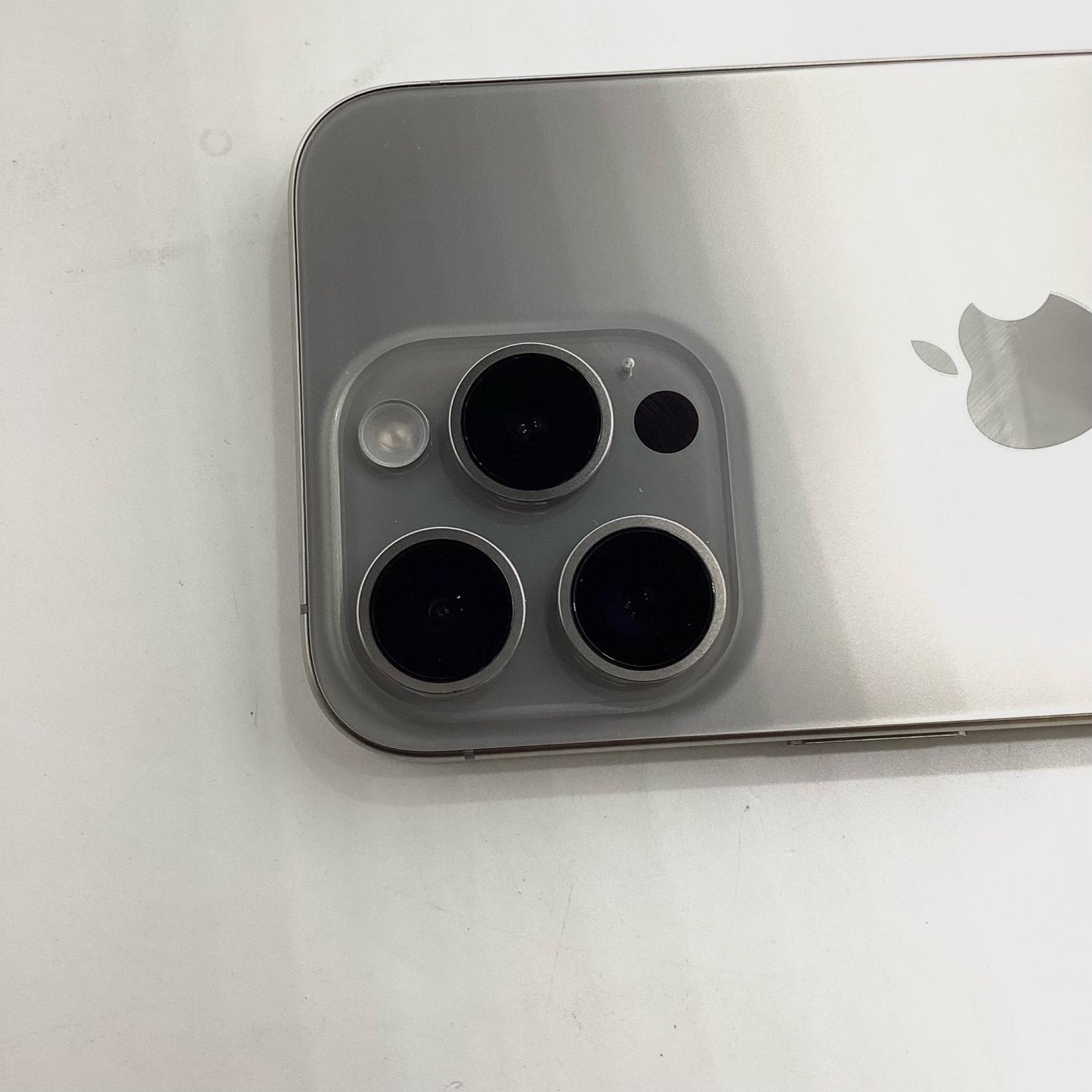 【全額返金保証】【最速発送】Apple iPhone iPhone 15 Pro 128GB ナチュラルチタニウム SIMフリー 美品 動作確認済 83%