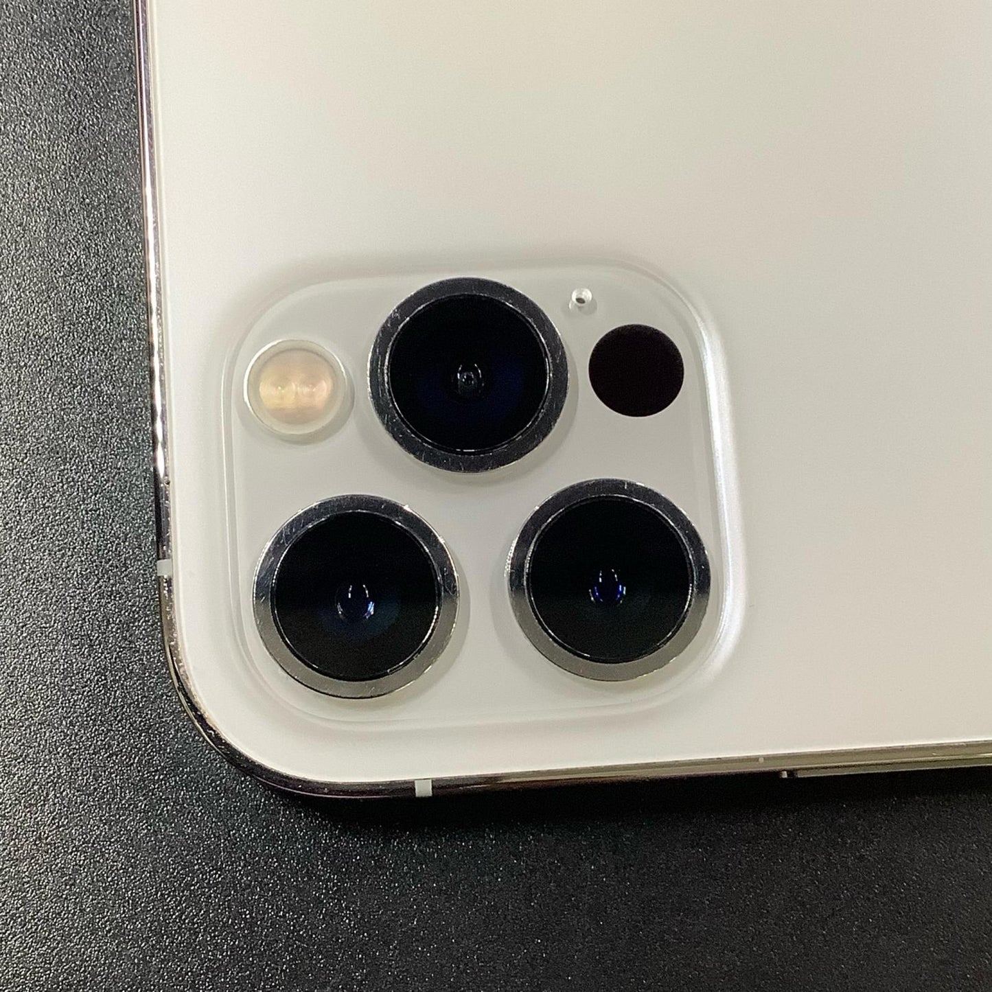 【全額返金保証】【最速発送】Apple iPhone iPhone 12 Pro 512GB シルバー au SIMフリー 白ロム 動作確認済 79%
