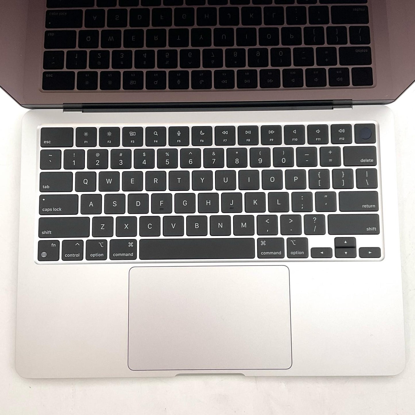 【全額返金保証】【最速発送】Apple MacBook Air 13インチ 2022 Apple M2 8GB 256GB シルバー 100% 美品 動作確認済