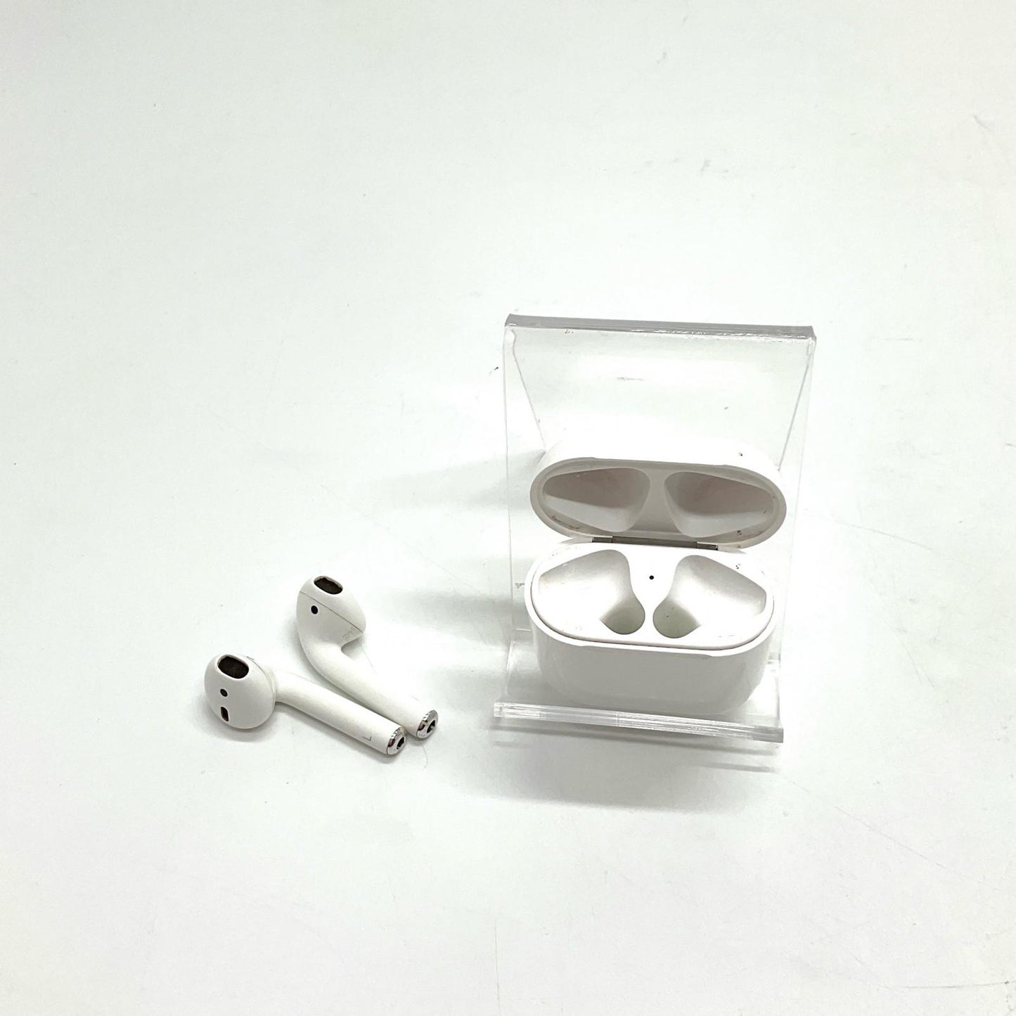 【全額返金保証】【最速発送】Apple AirPods with Charging Case 第2世代 MV7N2J/A 美品 動作確認済