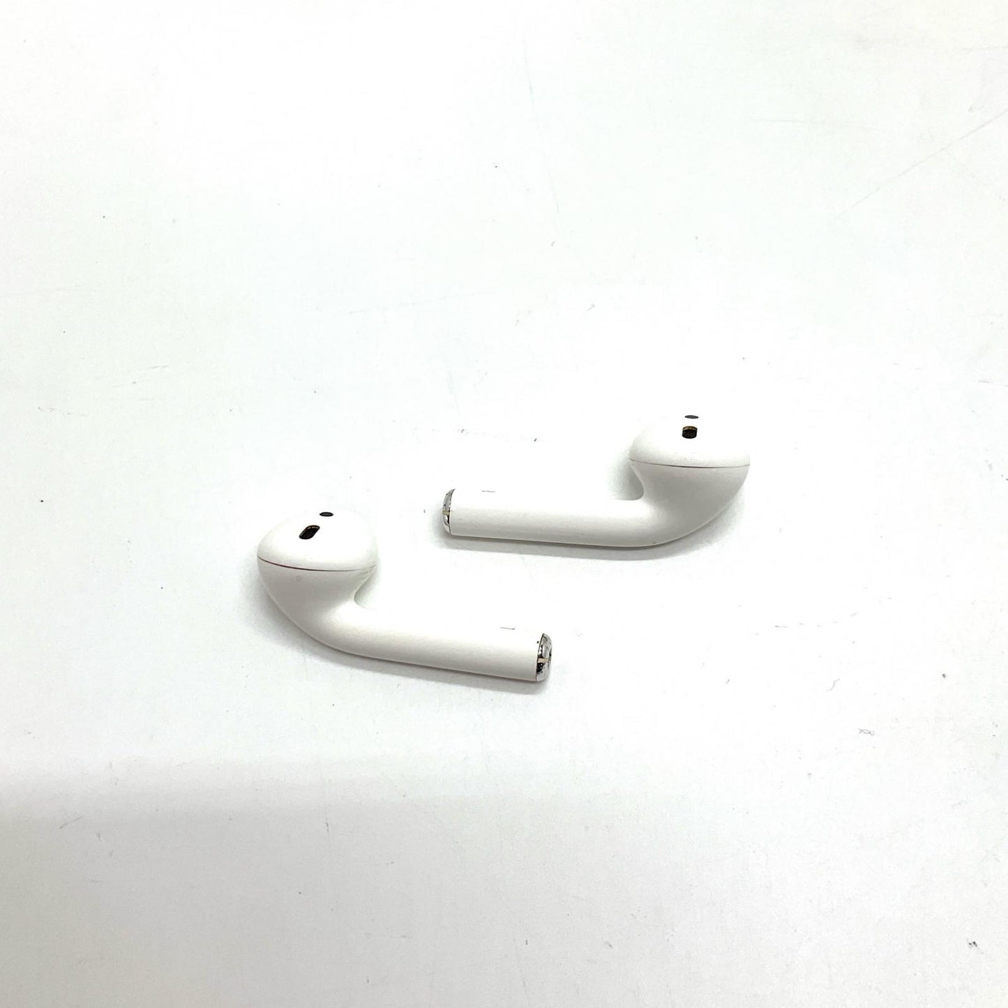 【全額返金保証】【最速発送】Apple AirPods with Charging Case 第2世代 MV7N2J/A 美品 動作確認済