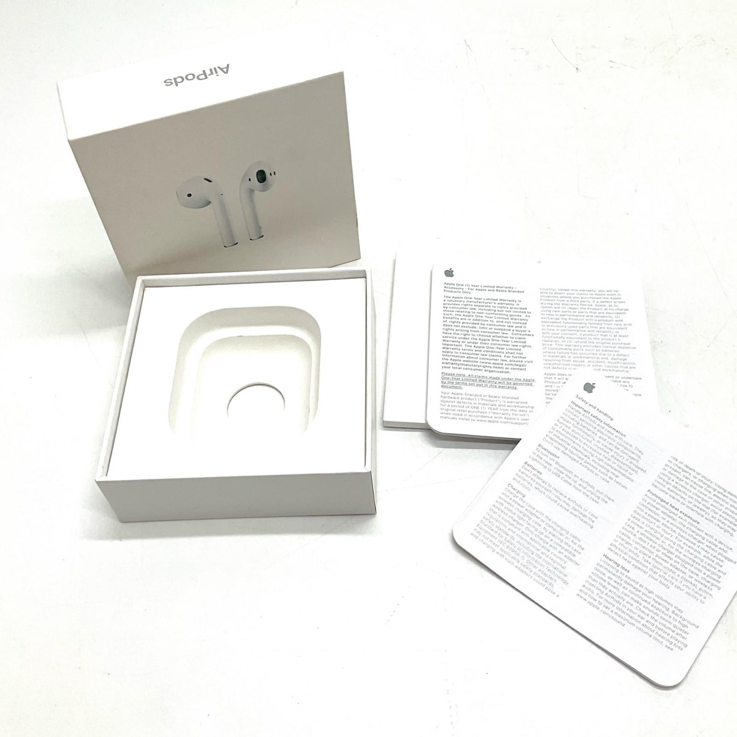 【全額返金保証】【最速発送】Apple AirPods with Charging Case 第2世代 MV7N2J/A 美品 動作確認済