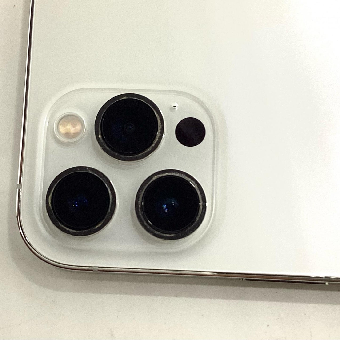 【全額返金保証】【最速発送】Apple iPhone iPhone 12 Pro Max 128GB シルバー docomo 白ロム 美品 動作確認済 80%