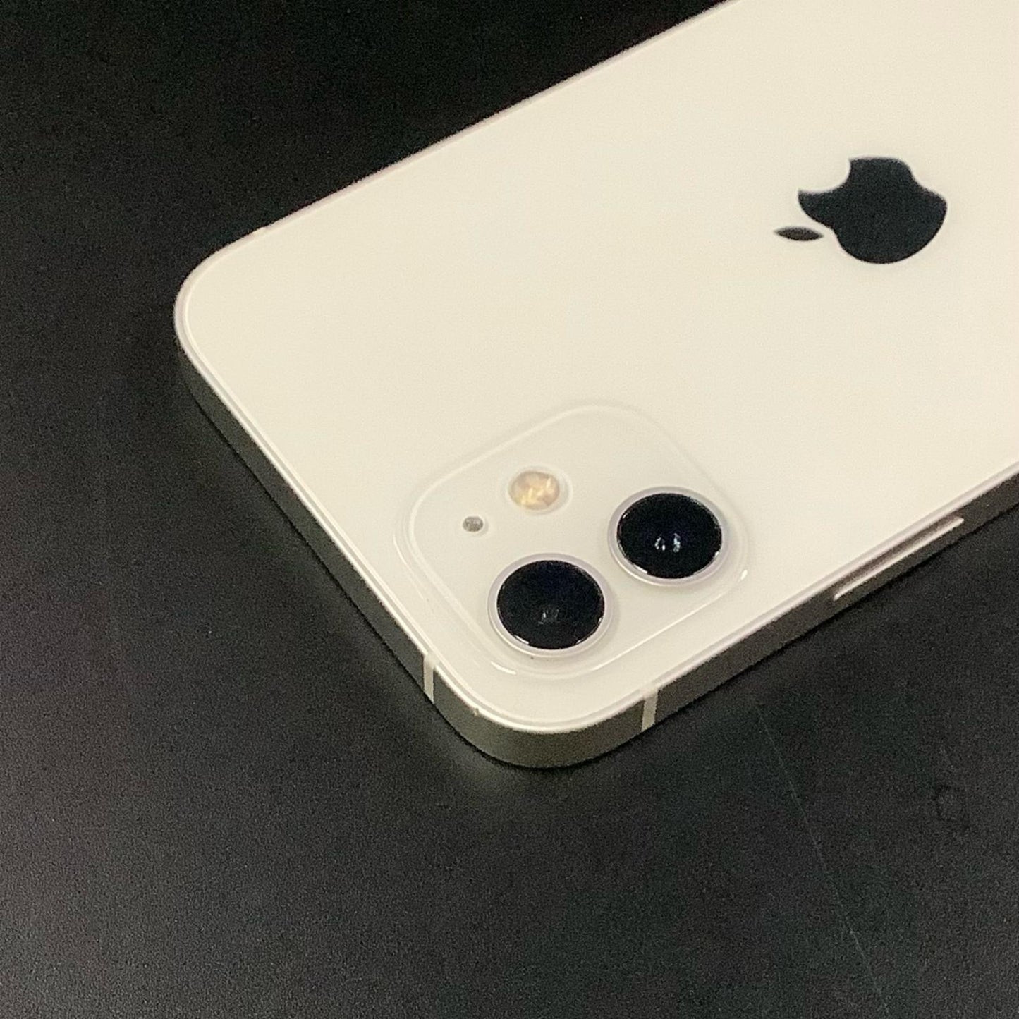 【全額返金保証】【最速発送】Apple iPhone iPhone 12 64GB ホワイト docomo 白ロム 美品 動作確認済 83%