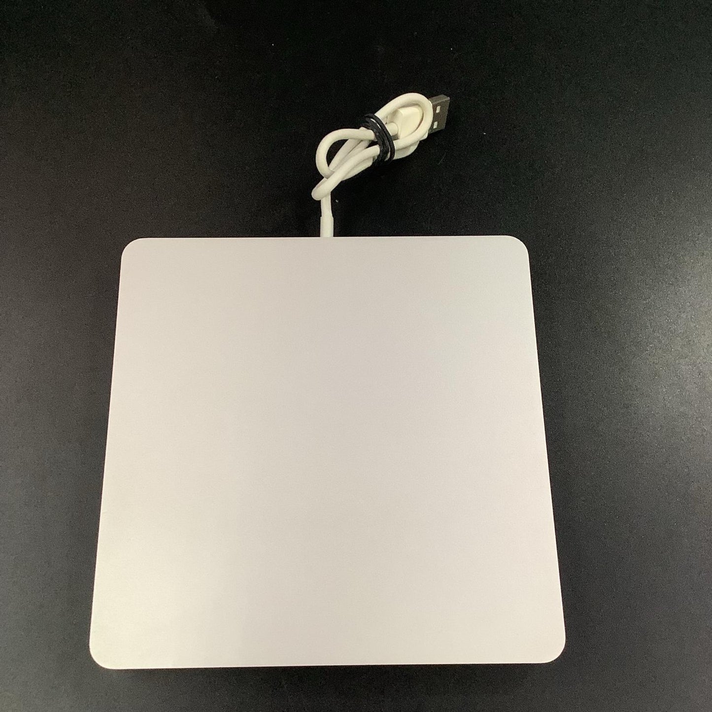 【全額返金保証】【最速発送】Apple MD564ZM/A 美品 動作確認済