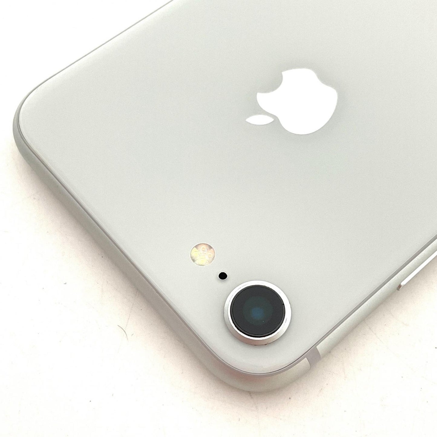 【全額返金保証】【最速発送】Apple iPhone iPhone 8 64GB シルバー Softbank 白ロム 動作確認済 84%
